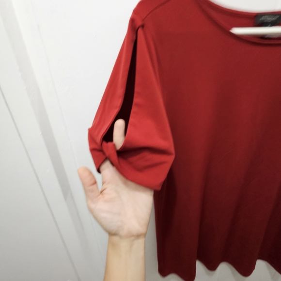 Bundle Of Ann Taylor Cut Out Sleeve/Shoulder Tops in Wine and Black Size Medium - Picture 3 of 15